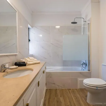 Apartment Salgados 1 Bedroom - 500m From The